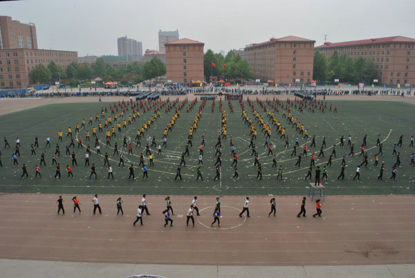 2014年春季運動會管理學子再創(chuàng)新高