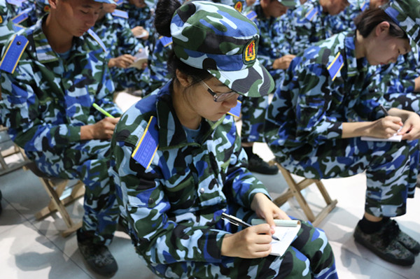 【軍訓(xùn)集錦】賀陽集團(tuán)董事長周虎震為我校新生作勵(lì)志報(bào)告