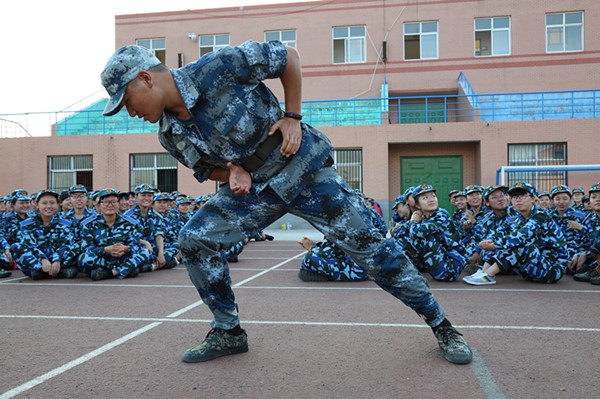 【軍訓(xùn)集錦】迷彩服下的青春