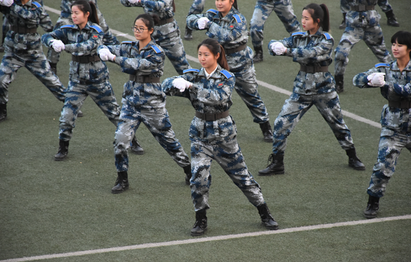 展青春風(fēng)采 揚(yáng)國(guó)威志氣——賀陽教育組織軍校式管理樣板連隊(duì)匯操表演