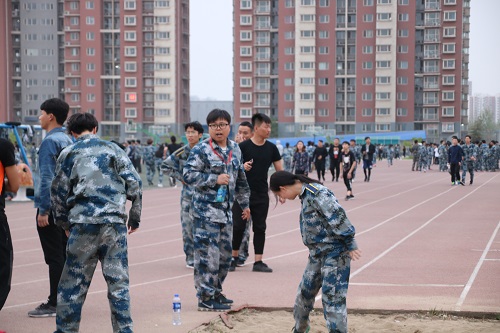 努力備戰(zhàn)校運會，地科同心創(chuàng)輝煌