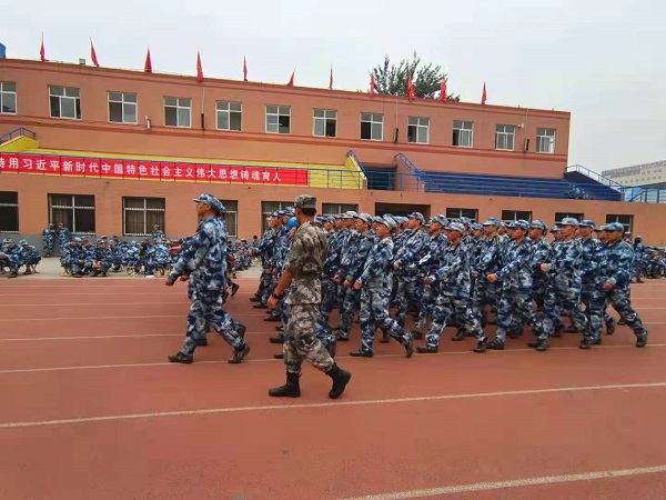 軍姿颯爽 青春飛揚(yáng)