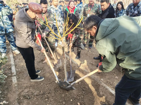 “草木皆待春，你我共護(hù)綠”——保定理工學(xué)院藝術(shù)學(xué)院開展“3.12植樹節(jié)”主題活動(dòng)