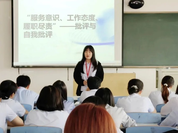 保定理工學(xué)院||管理學(xué)院||我院教師在“服務(wù)意識、工作態(tài)度、履職盡責(zé)”大討論民主生活會展開批評與自我批評