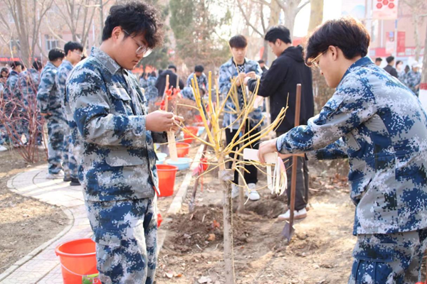 植樹節(jié)|管理學院|手植一抹綠，心栽一片林