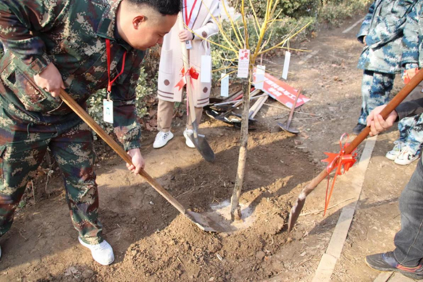 植樹節(jié)|管理學院|手植一抹綠，心栽一片林