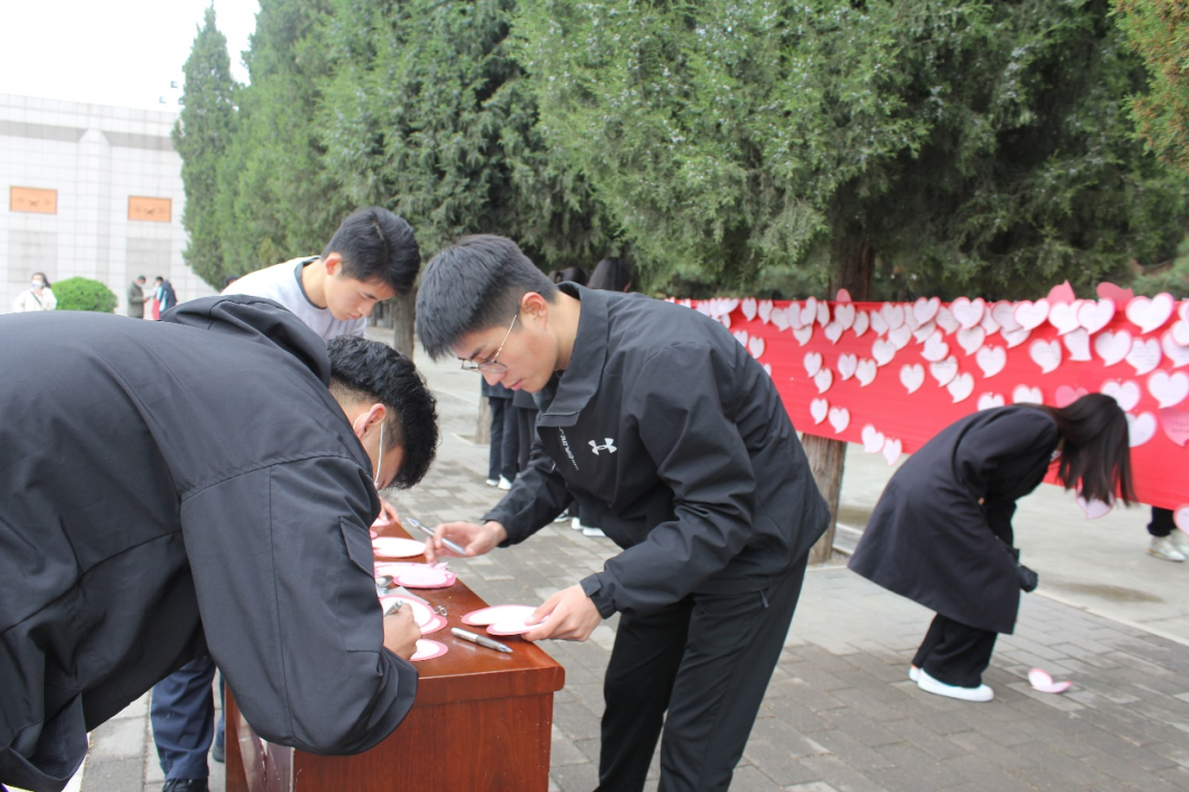 保定理工學(xué)院|管理學(xué)院|憶苦思甜祭烈士，風(fēng)起清明表哀思