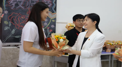 保定理工學(xué)院教育學(xué)院“晨曦細雨育桃李，金秋碩果慰園丁”教育學(xué)院教師節(jié)活動圓滿結(jié)束