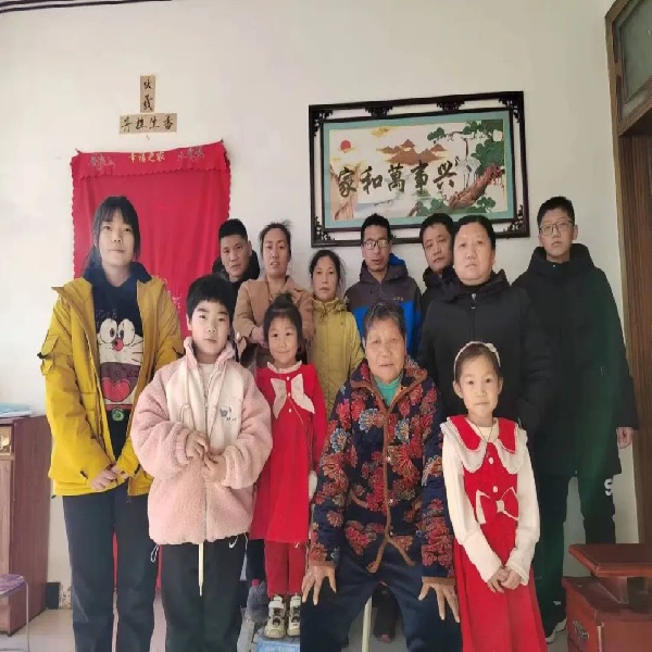 福滿共團圓，定格幸福家——經濟學院開展“曬團圓·秀幸福”最美全家福征集活動