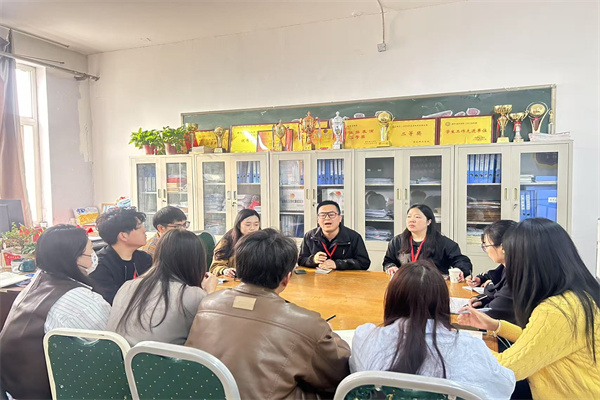助夢起航，點亮未來——保定理工學(xué)院經(jīng)濟學(xué)院成功舉辦高校獎助學(xué)金全解析培訓(xùn)會