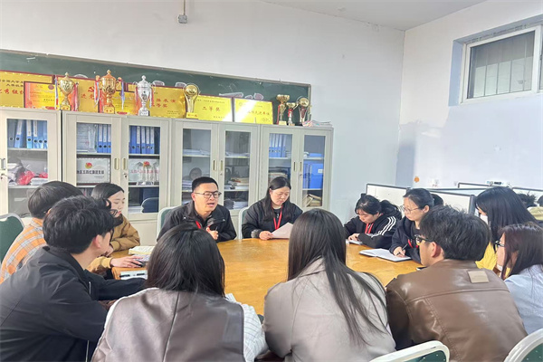 助夢起航，點亮未來——保定理工學(xué)院經(jīng)濟學(xué)院成功舉辦高校獎助學(xué)金全解析培訓(xùn)會