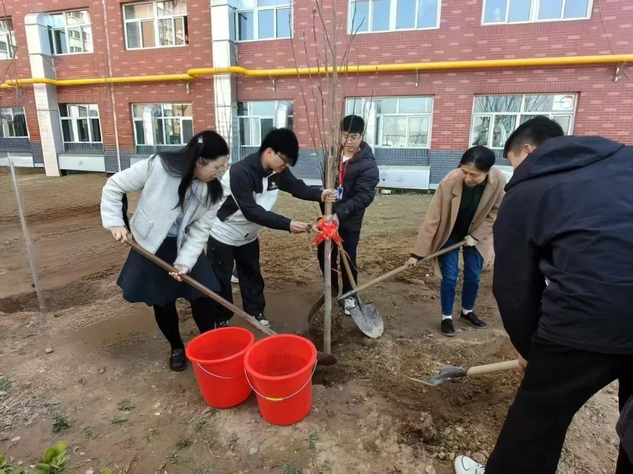 學(xué)習(xí)雷鋒精神，踐行教育使命——教育學(xué)院雷鋒月志愿服務(wù)活動