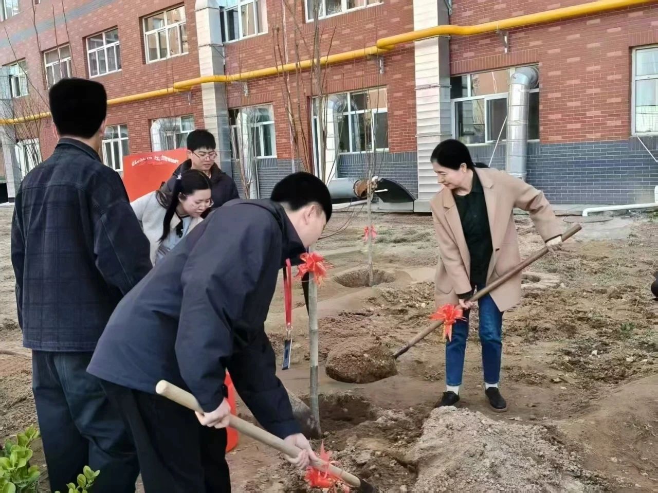 學(xué)習(xí)雷鋒精神，踐行教育使命——教育學(xué)院雷鋒月志愿服務(wù)活動