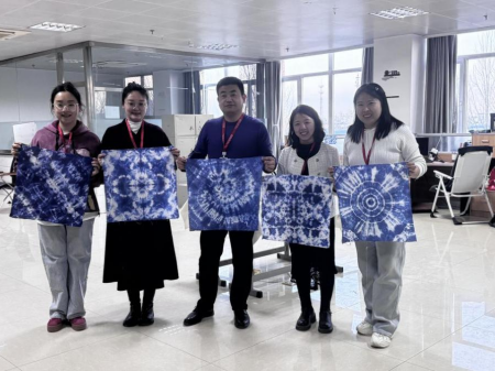 扎染啟新韻 傳承向未來 視覺傳達設計專業(yè)扎染教學活動成果豐碩