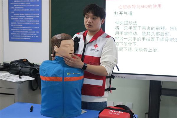 【急救賦能，護(hù)航賽道】保定理工學(xué)院經(jīng)濟(jì)學(xué)院2025保馬醫(yī)療保障專(zhuān)項(xiàng)技能培訓(xùn)會(huì)圓滿(mǎn)結(jié)束