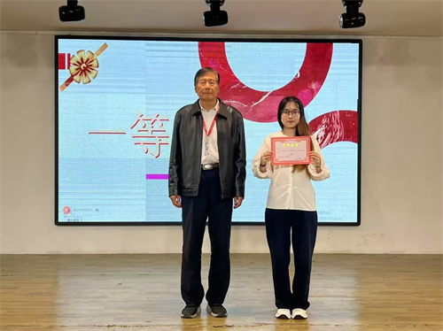 暖春尋微笑，暖心覓青春