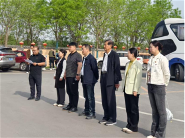 傳承紅色基因，勇做時代新人//外國語學(xué)院組織青年黨員去冉莊學(xué)習(xí)