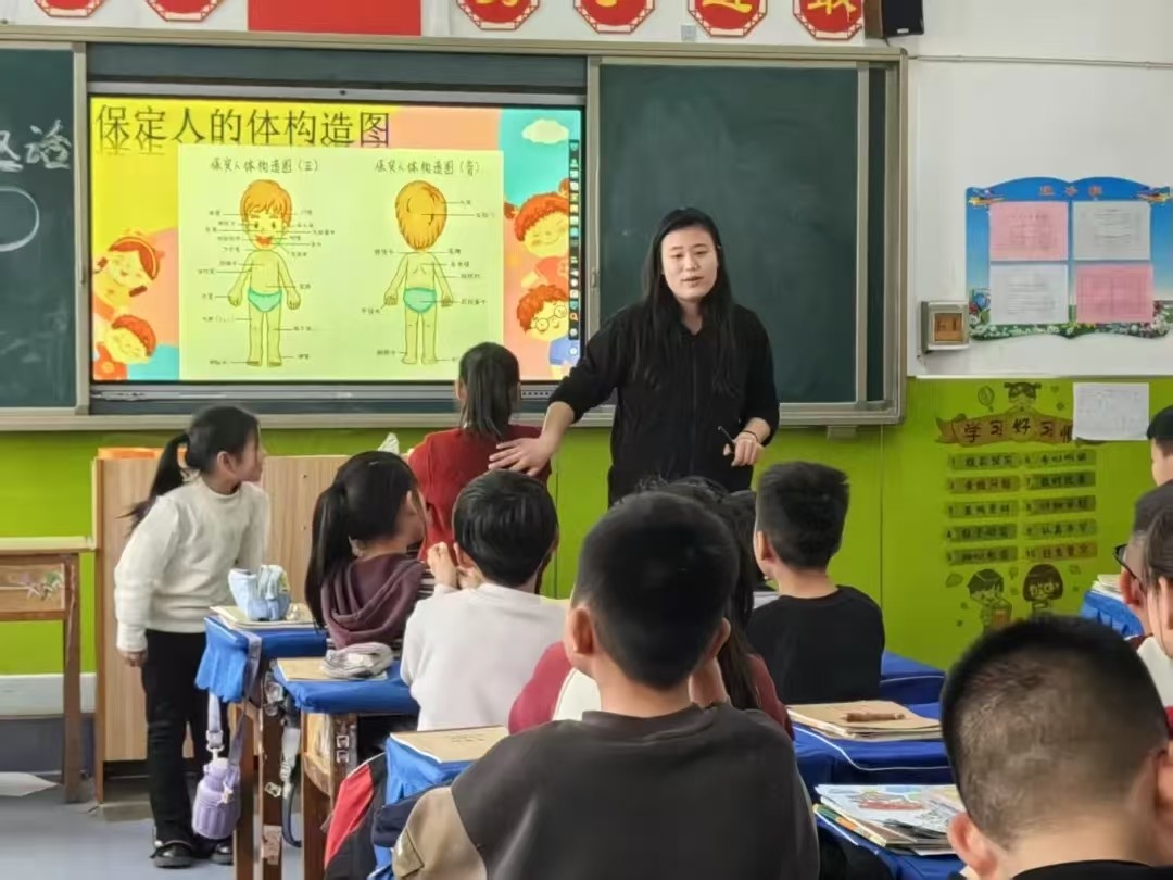 走進大莊小學，激發(fā)語言學習熱情——普通話推廣活動