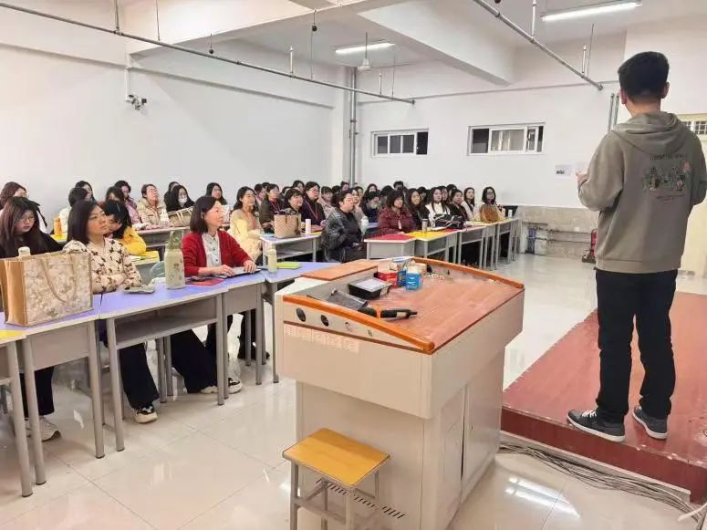 智教啟新程，匠心鑄優(yōu)課