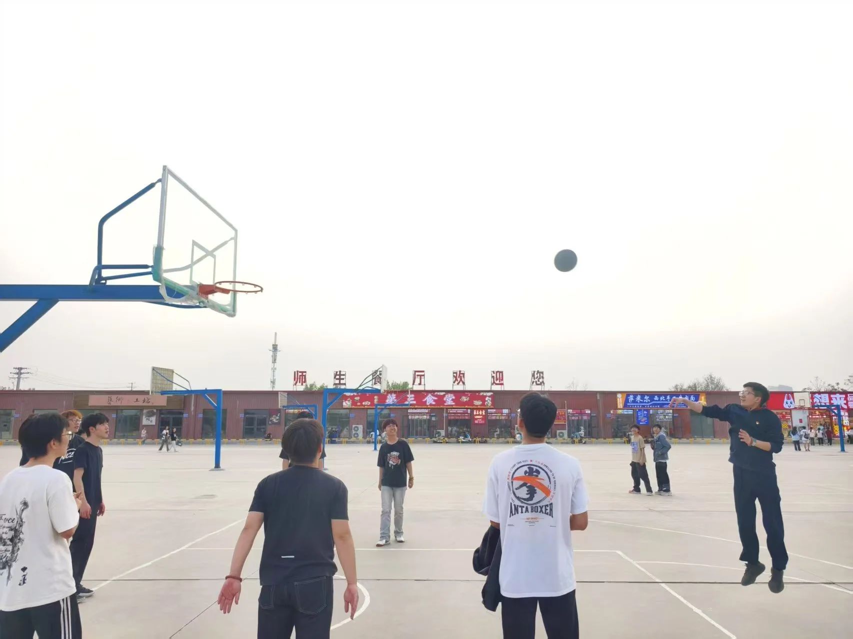 陽光體育展風(fēng)采，活力校園向未來