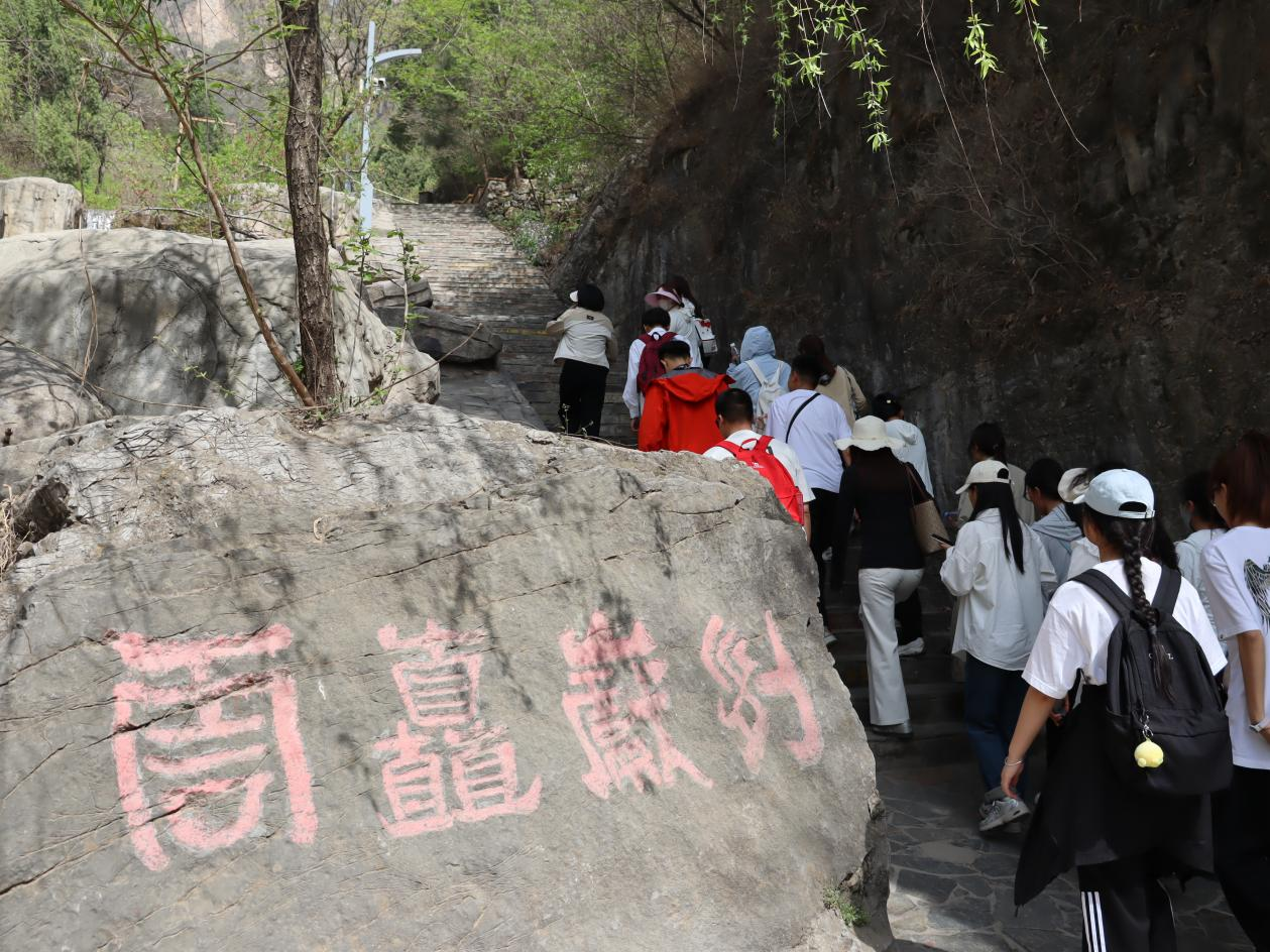 追尋狼牙山足跡，鑄牢黨員信仰根基——保定理工學院教育學院走進狼牙山開展“行走的大思政課”