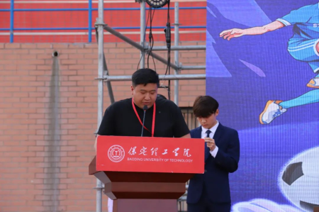 “馳騁綠茵舞臺(tái)，綻放拼搏華彩”
