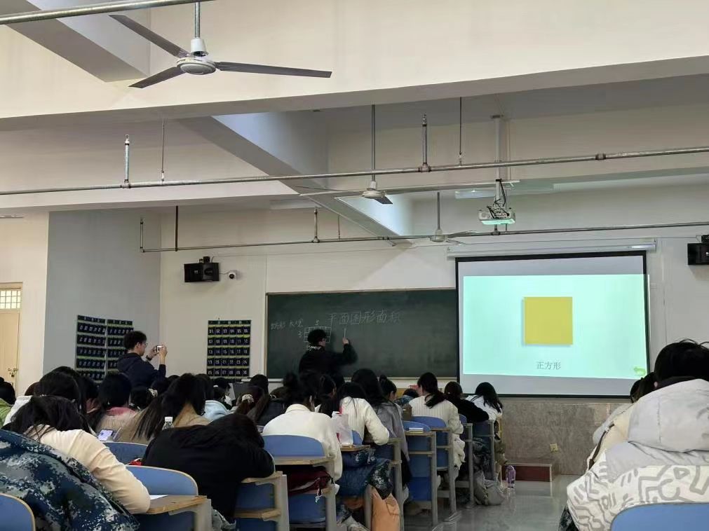 于數(shù)學(xué)天地，悟?qū)捜萘α?——<數(shù)學(xué)思維與方法> 課程思政新探索