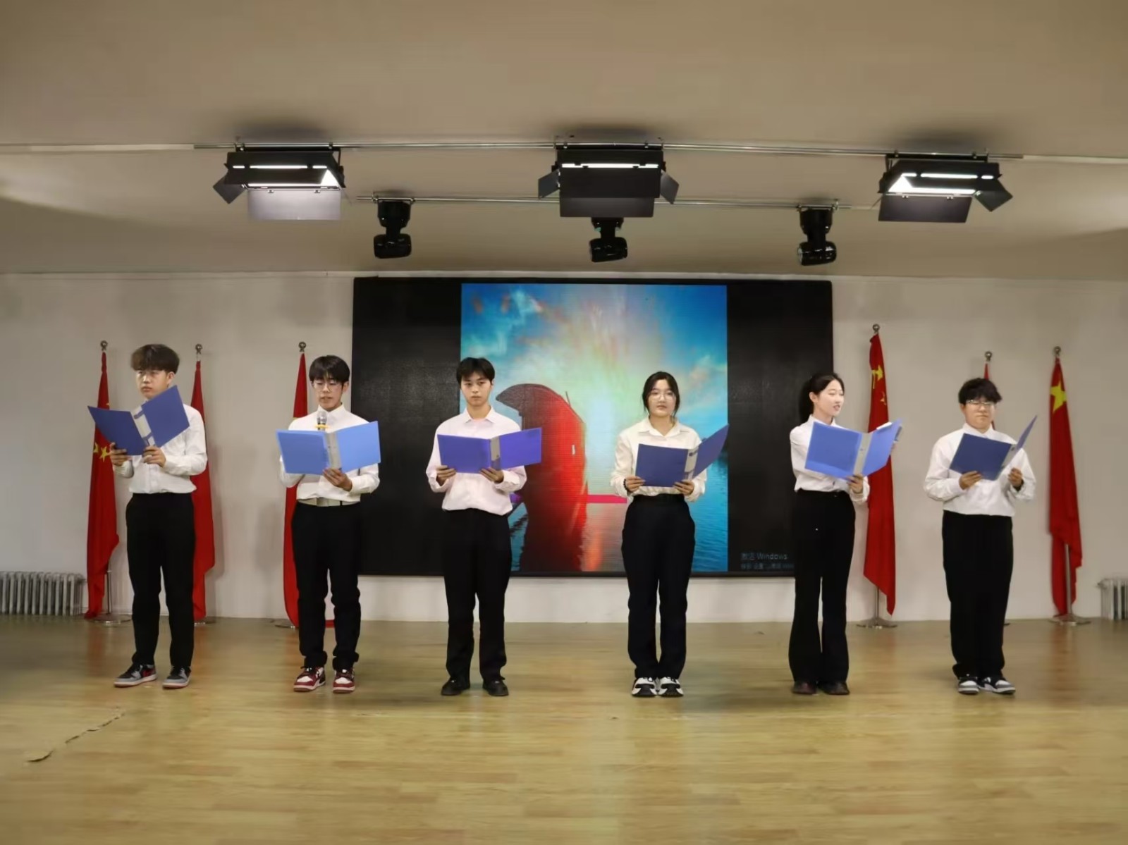 弘揚雷鋒精神，爭做時代新人