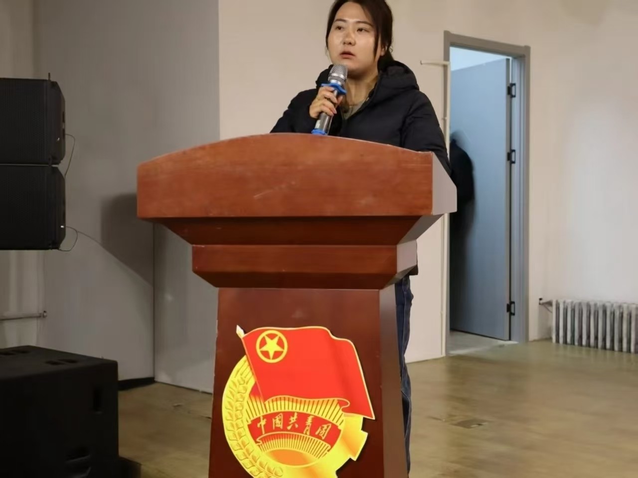 弘揚雷鋒精神，爭做時代新人