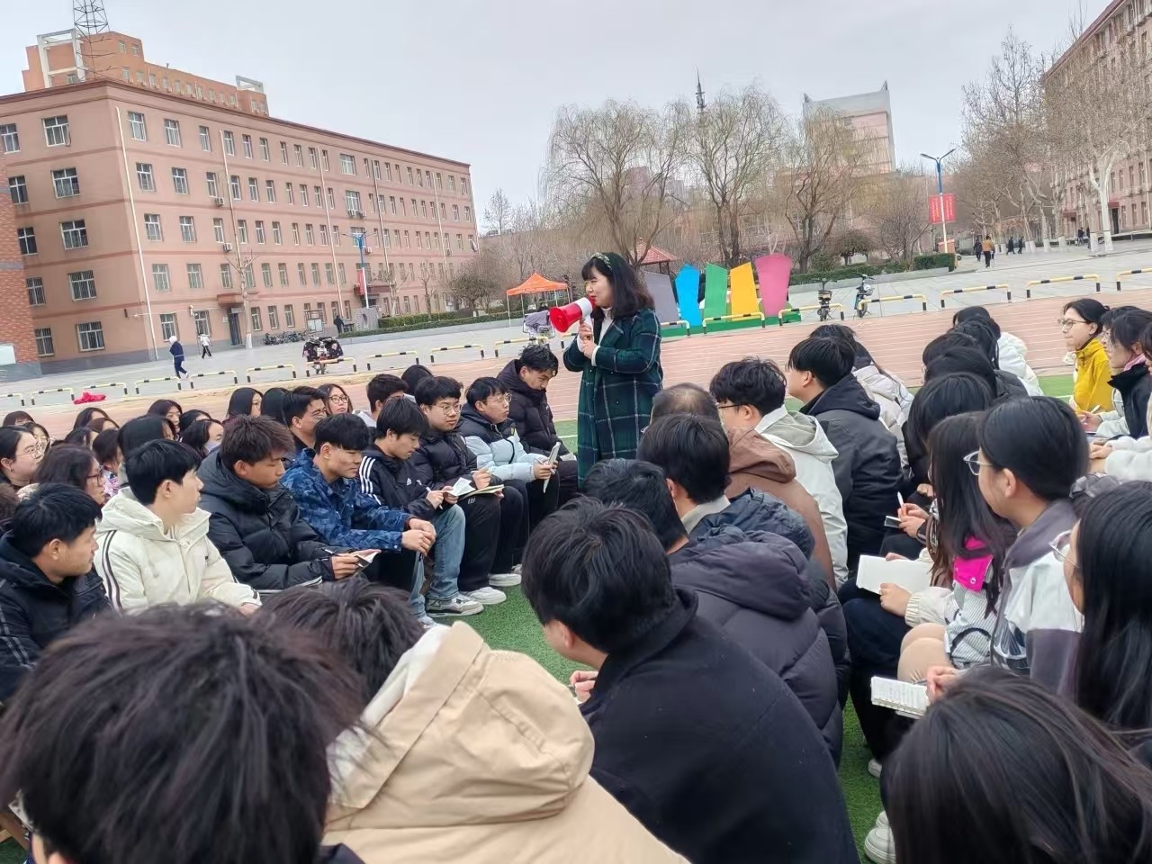 探索職業(yè)航道，校準(zhǔn)人生羅盤