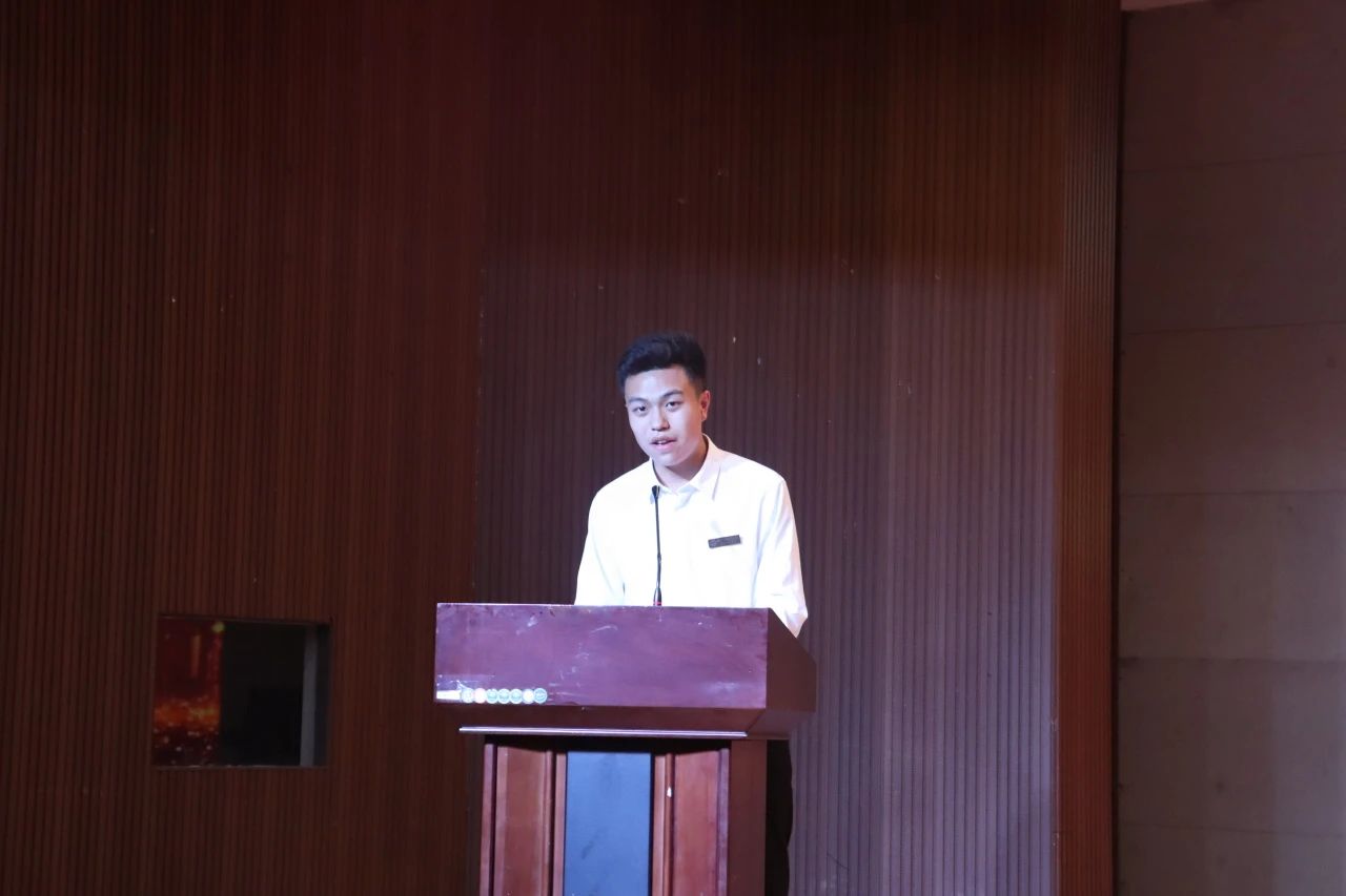 “崇德尚學(xué)揚師道，鋒華正茂育新人”三月份教育學(xué)院表彰大會
