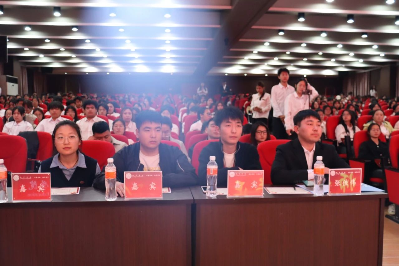 “崇德尚學(xué)揚(yáng)師道，鋒華正茂育新人”三月份教育學(xué)院表彰大會(huì)