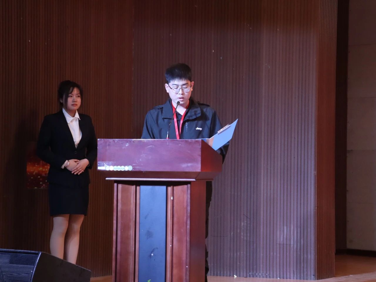 “崇德尚學(xué)揚(yáng)師道，鋒華正茂育新人”三月份教育學(xué)院表彰大會(huì)