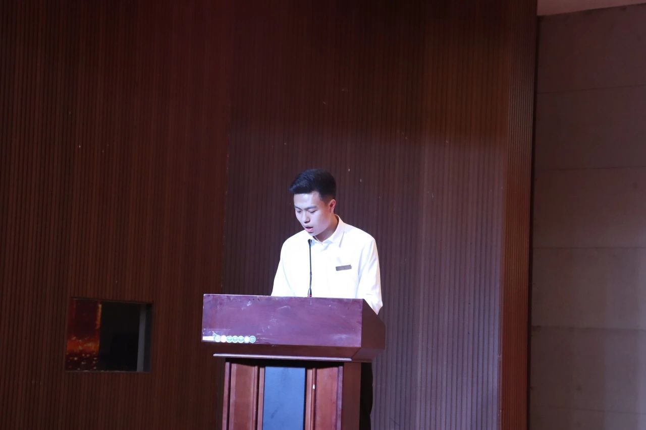 “崇德尚學(xué)揚(yáng)師道，鋒華正茂育新人”三月份教育學(xué)院表彰大會(huì)