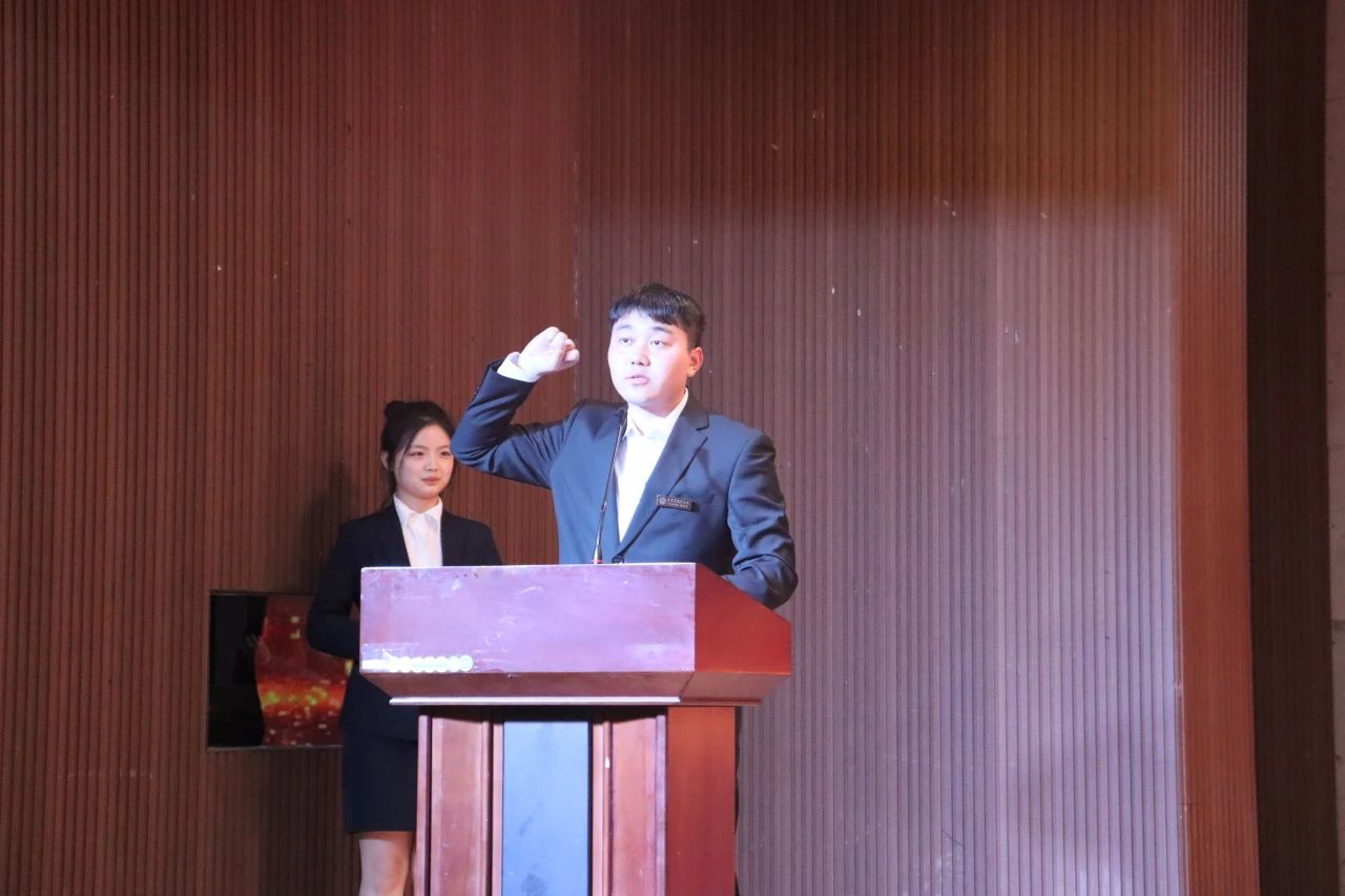 “崇德尚學(xué)揚(yáng)師道，鋒華正茂育新人”三月份教育學(xué)院表彰大會(huì)