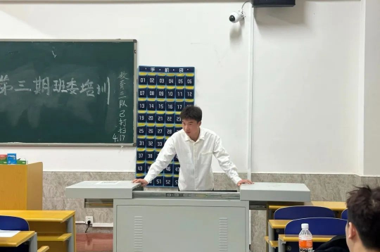 國(guó)家獎(jiǎng)學(xué)金獲得者風(fēng)采展示——李秉鑠