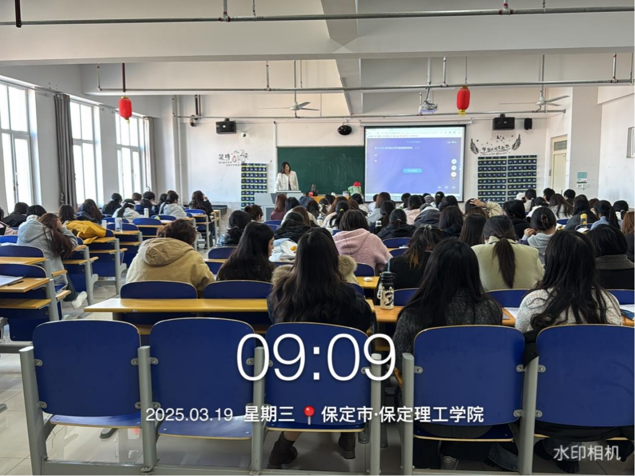 開展示范課觀摩活動，共探教學(xué)新路徑