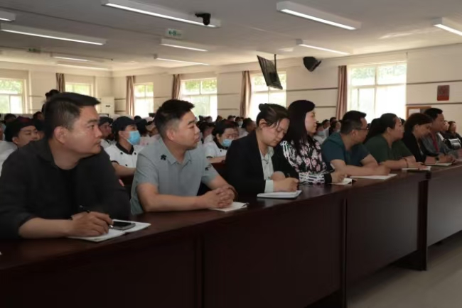 美好“食”光，安全相伴 保定理工學(xué)院開展食品從業(yè)人員安全培訓(xùn)