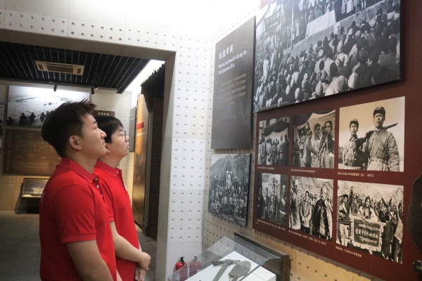 保定理工學(xué)院經(jīng)濟(jì)學(xué)院開展“行走的大思政課”——走進(jìn)晉察冀邊區(qū)革命紀(jì)念館，踏尋紅色足跡，傳承革命精神