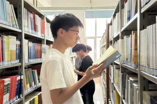 【書香啟智，經(jīng)韻潤心】春光美如斯，讀書正當時——世界讀書日閱讀活動