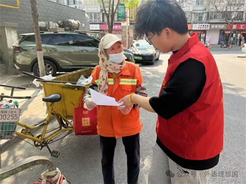 助學(xué)金暖求學(xué)路，志愿行報社會恩