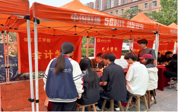 我校舉辦“簡歷義診助力職場起航” 就業(yè)指導活動