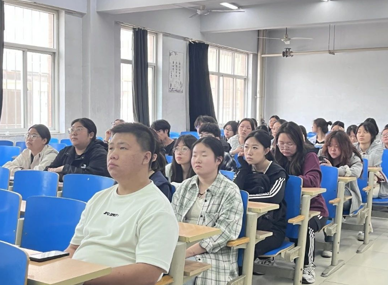 凝心聚力擔(dān)使命 奮起揚(yáng)帆啟新程：會計(jì)學(xué)院組織團(tuán)支書會議