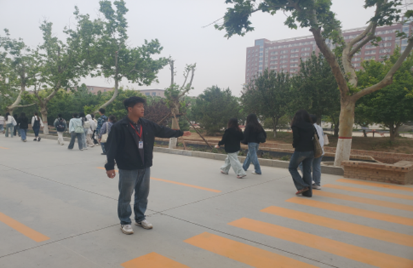 養(yǎng)成教育|保定理工學院|管理學院|“文明右行”，共筑校園文明新風尚
