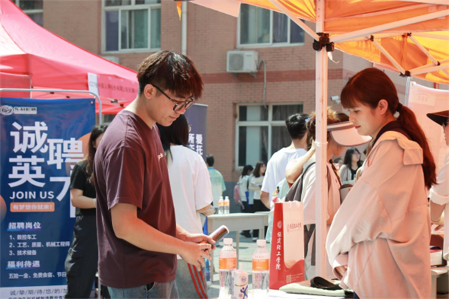 職引未來，筑夢啟航——保定理工學(xué)院成功舉辦2025屆春季線下雙選會