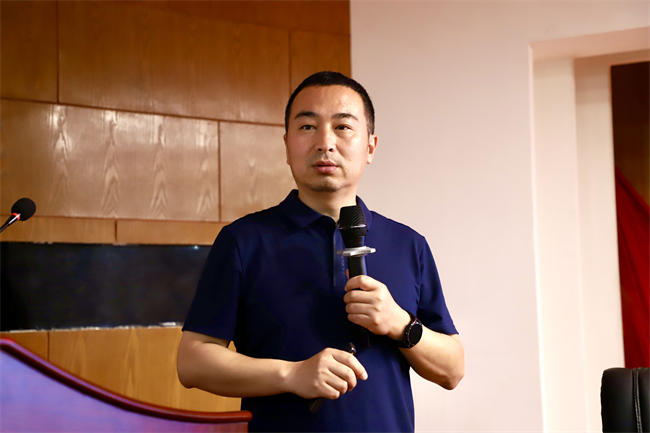 青春筑國防征途啟新章——保定理工學(xué)院征兵宣傳進(jìn)校園