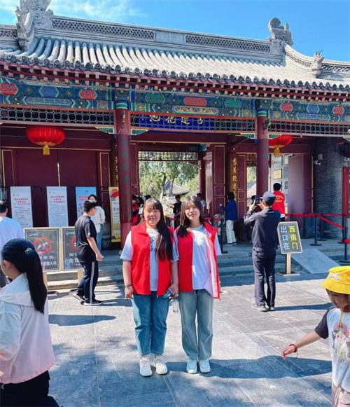 外國(guó)語(yǔ)學(xué)院學(xué)子五一志愿活動(dòng)：傳遞文化薪火，彰顯青春擔(dān)當(dāng)