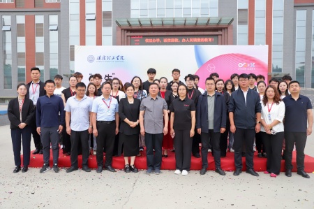 保定理工學(xué)院藝術(shù)學(xué)院2025屆畢業(yè)設(shè)計作品展盛大開幕，校企共賞藝術(shù)盛宴