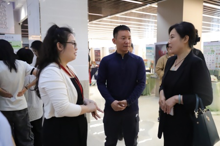 保定理工學(xué)院藝術(shù)學(xué)院2025屆畢業(yè)設(shè)計作品展盛大開幕，校企共賞藝術(shù)盛宴