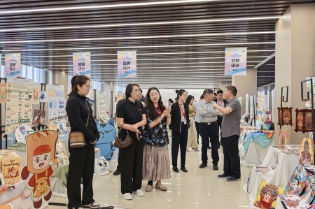 保定理工學(xué)院藝術(shù)學(xué)院2025屆畢業(yè)設(shè)計作品展盛大開幕，校企共賞藝術(shù)盛宴